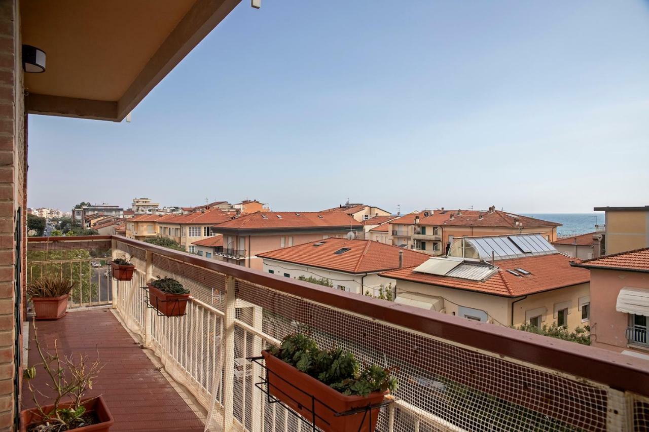 Appartamento Alex Vista Mare Lido di Camaiore Dış mekan fotoğraf